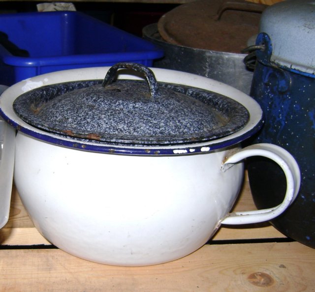 chamberpot.jpg